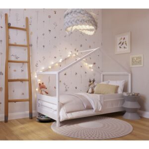 Patut tip casuta din lemn junior, 160×80 cm, Din lemn certificat FSC, Transformabil in casuta de joaca, Cu bariera de protectie, In stil scandinav, Alb, YappyKids, YappyHytte Bed