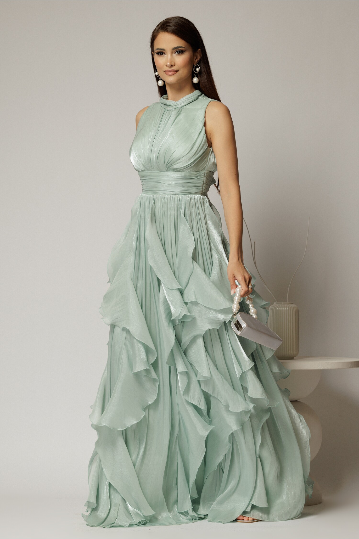 Rochie lunga verde menta de seara cu volanase din voal peliculizat