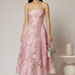 Rochie midi roz de ocazie cu decupaje florale si perle