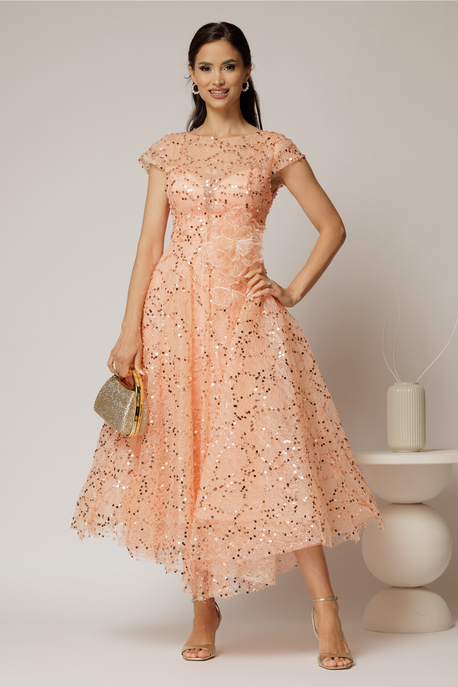 Rochie midi roz somon de ocazie din dantela cu paiete si perle