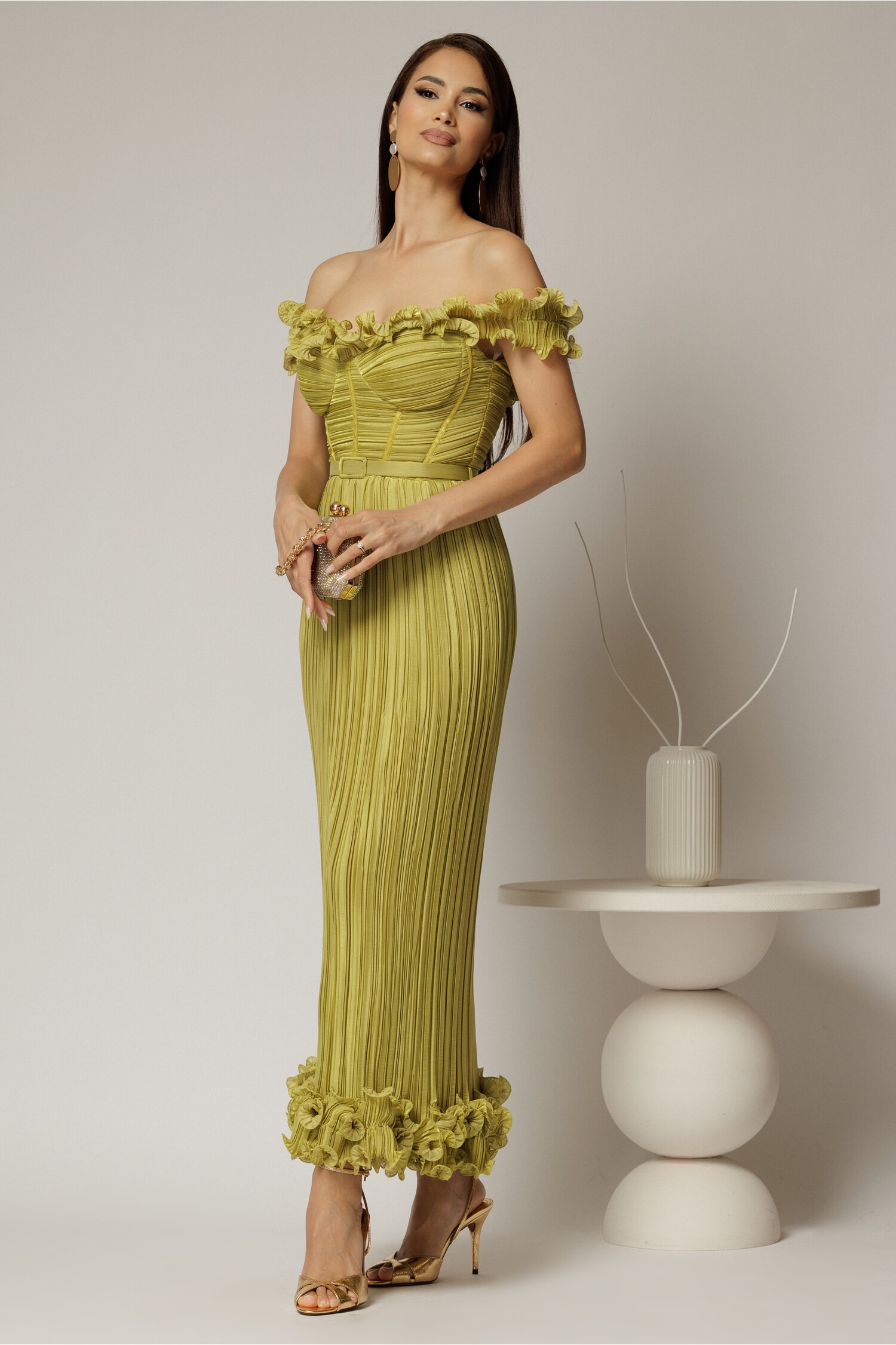 Rochie midi verde lime de ocazie cu bust tip corset si fusta plisata